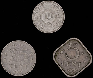 Нидерландские Антильские острова. Лот из монет 1971-2004 гг. 3 шт. Нидерландские Антильские острова. Лот из монет 1971-2004 гг. 3 шт.